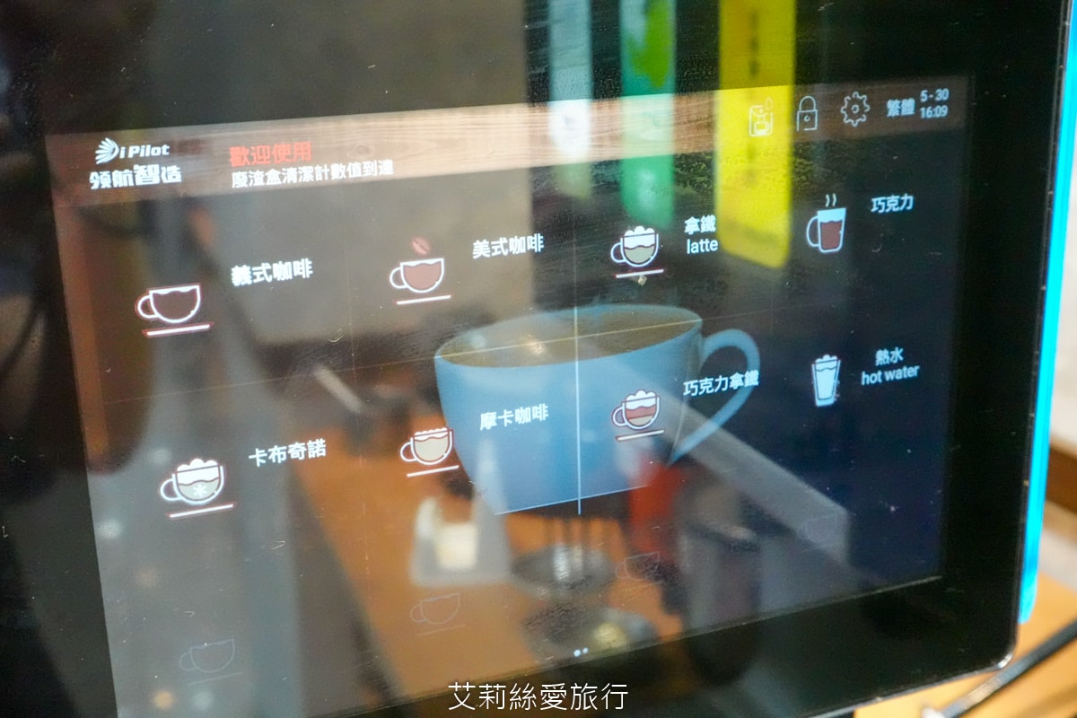 蘆洲美食 逸小鍋蘆洲店 主餐只要160元起 自助吧吃到飽 指定肉品買一送一 20種湯頭可選 涼麵、麵、飯、飲料、冰品吃到飽