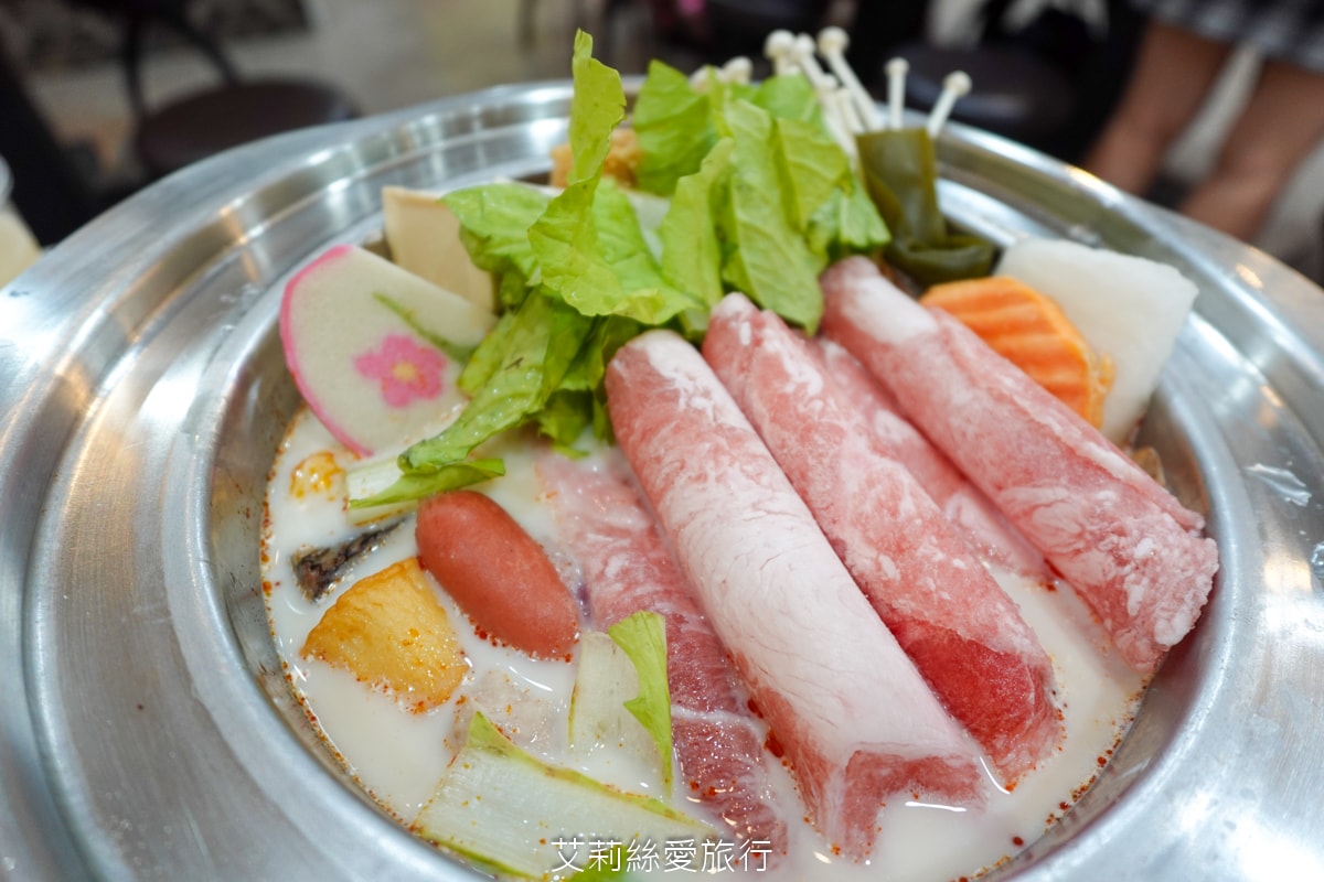 蘆洲美食 逸小鍋蘆洲店 主餐只要160元起 自助吧吃到飽 指定肉品買一送一 20種湯頭可選 涼麵、麵、飯、飲料、冰品吃到飽
