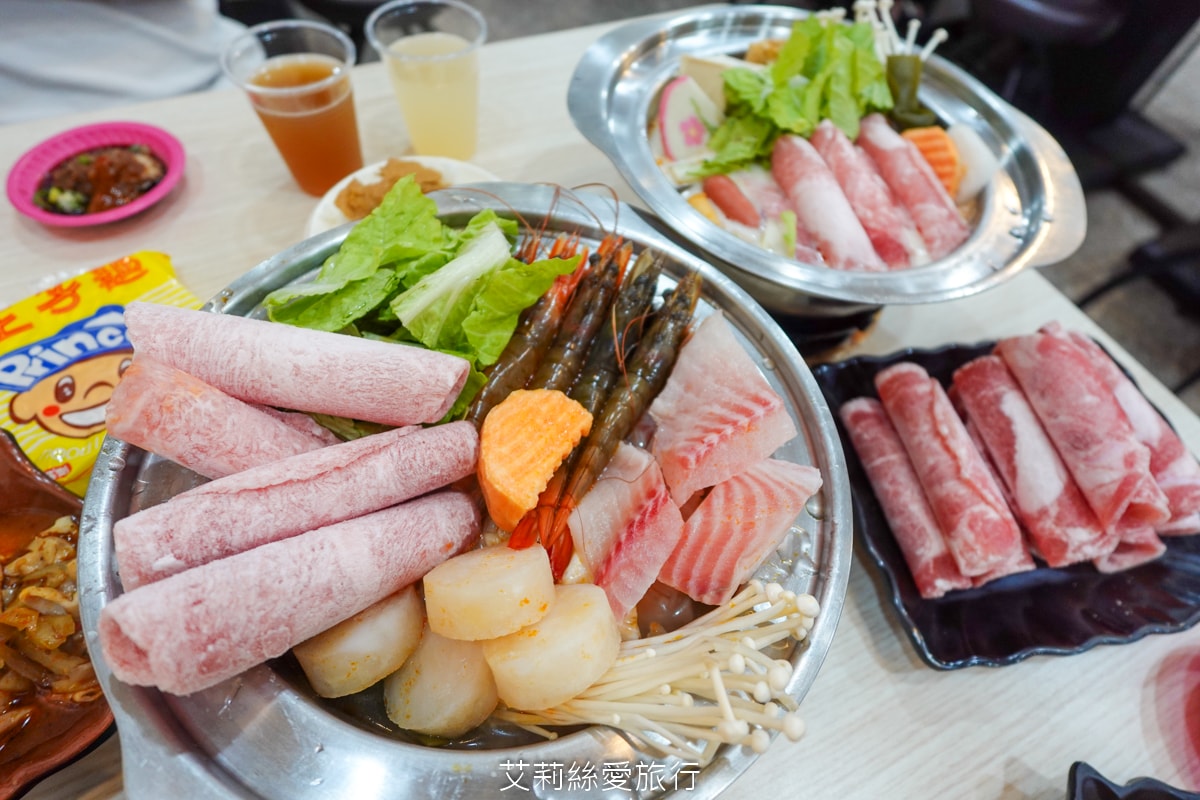 蘆洲美食 逸小鍋蘆洲店 主餐只要160元起 自助吧吃到飽 指定肉品買一送一 20種湯頭可選 涼麵、麵、飯、飲料、冰品吃到飽