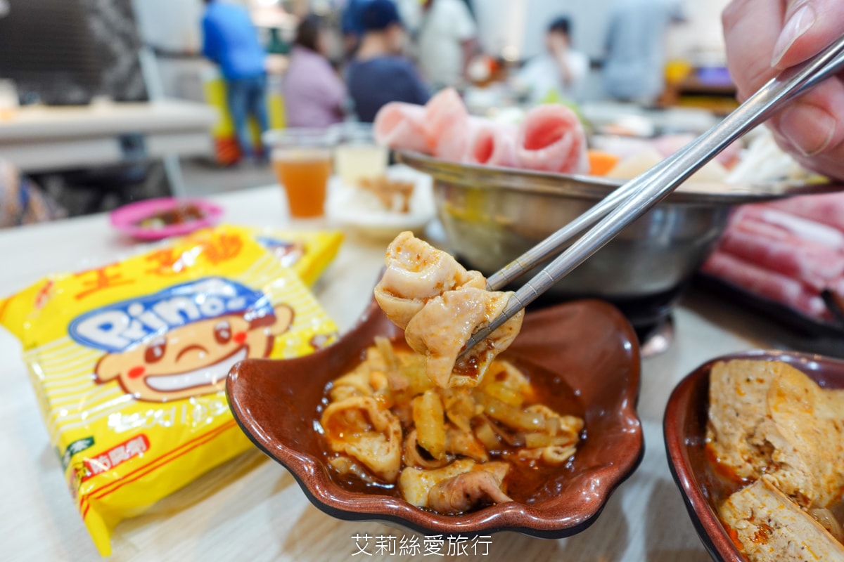 蘆洲美食 逸小鍋蘆洲店 主餐只要160元起 自助吧吃到飽 指定肉品買一送一 20種湯頭可選 涼麵、麵、飯、飲料、冰品吃到飽