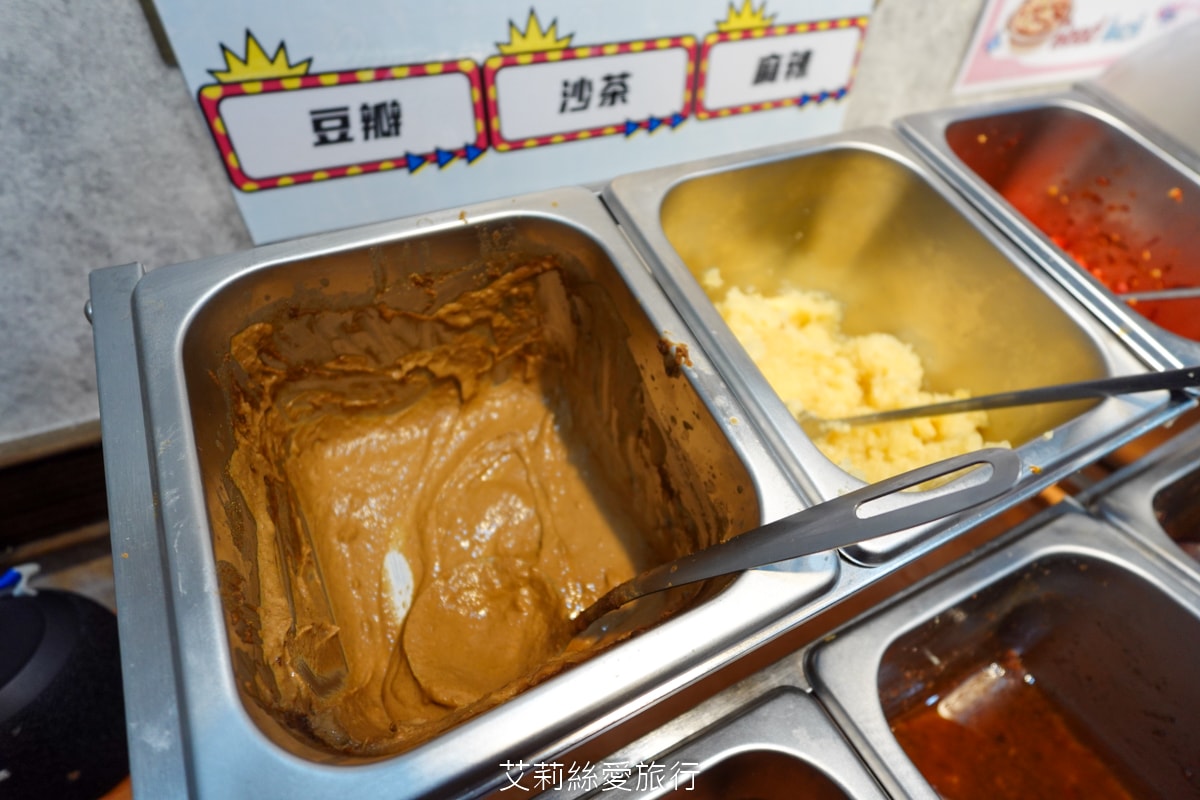 蘆洲美食 逸小鍋蘆洲店 主餐只要160元起 自助吧吃到飽 指定肉品買一送一 20種湯頭可選 涼麵、麵、飯、飲料、冰品吃到飽
