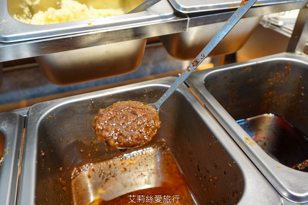 蘆洲美食 逸小鍋蘆洲店 主餐只要160元起 自助吧吃到飽 指定肉品買一送一 20種湯頭可選 涼麵、麵、飯、飲料、冰品吃到飽