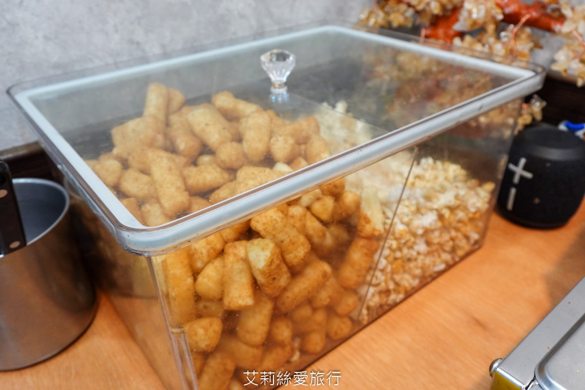 蘆洲美食 逸小鍋蘆洲店 主餐只要160元起 自助吧吃到飽 指定肉品買一送一 20種湯頭可選 涼麵、麵、飯、飲料、冰品吃到飽