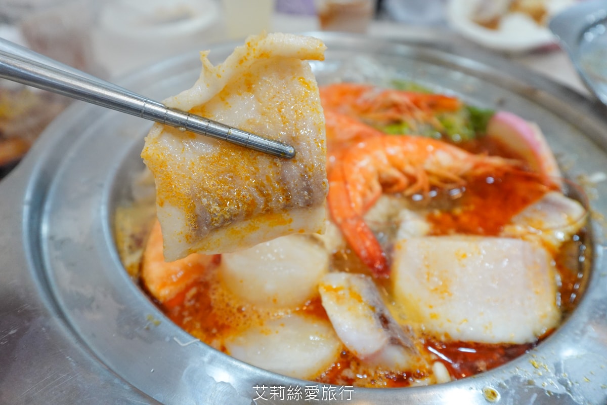 蘆洲美食 逸小鍋蘆洲店 主餐只要160元起 自助吧吃到飽 指定肉品買一送一 20種湯頭可選 涼麵、麵、飯、飲料、冰品吃到飽