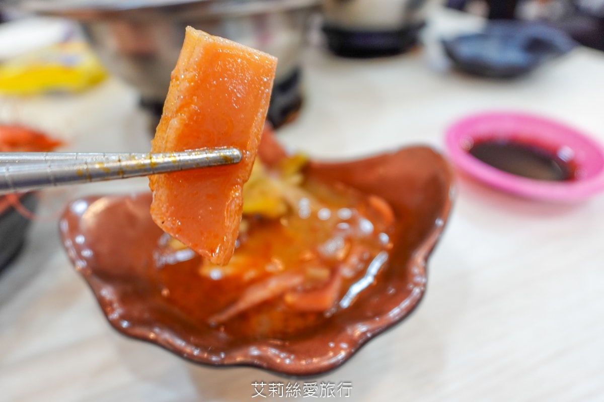 蘆洲美食 逸小鍋蘆洲店 主餐只要160元起 自助吧吃到飽 指定肉品買一送一 20種湯頭可選 涼麵、麵、飯、飲料、冰品吃到飽
