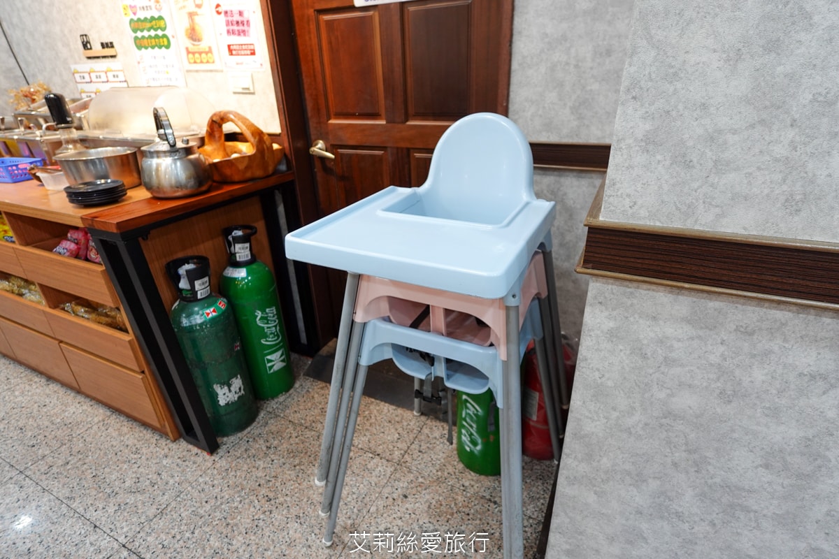 蘆洲美食 逸小鍋蘆洲店 主餐只要160元起 自助吧吃到飽 指定肉品買一送一 20種湯頭可選 涼麵、麵、飯、飲料、冰品吃到飽