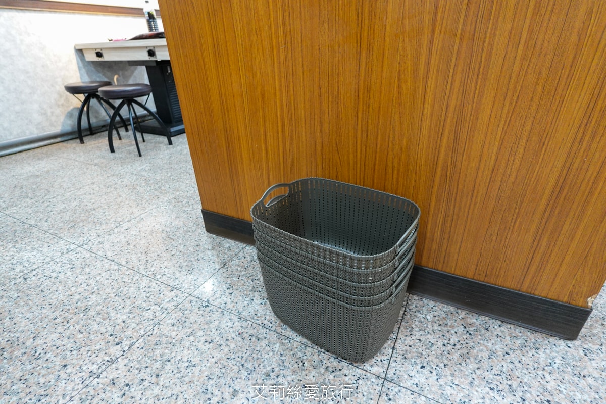 蘆洲美食 逸小鍋蘆洲店 主餐只要160元起 自助吧吃到飽 指定肉品買一送一 20種湯頭可選 涼麵、麵、飯、飲料、冰品吃到飽