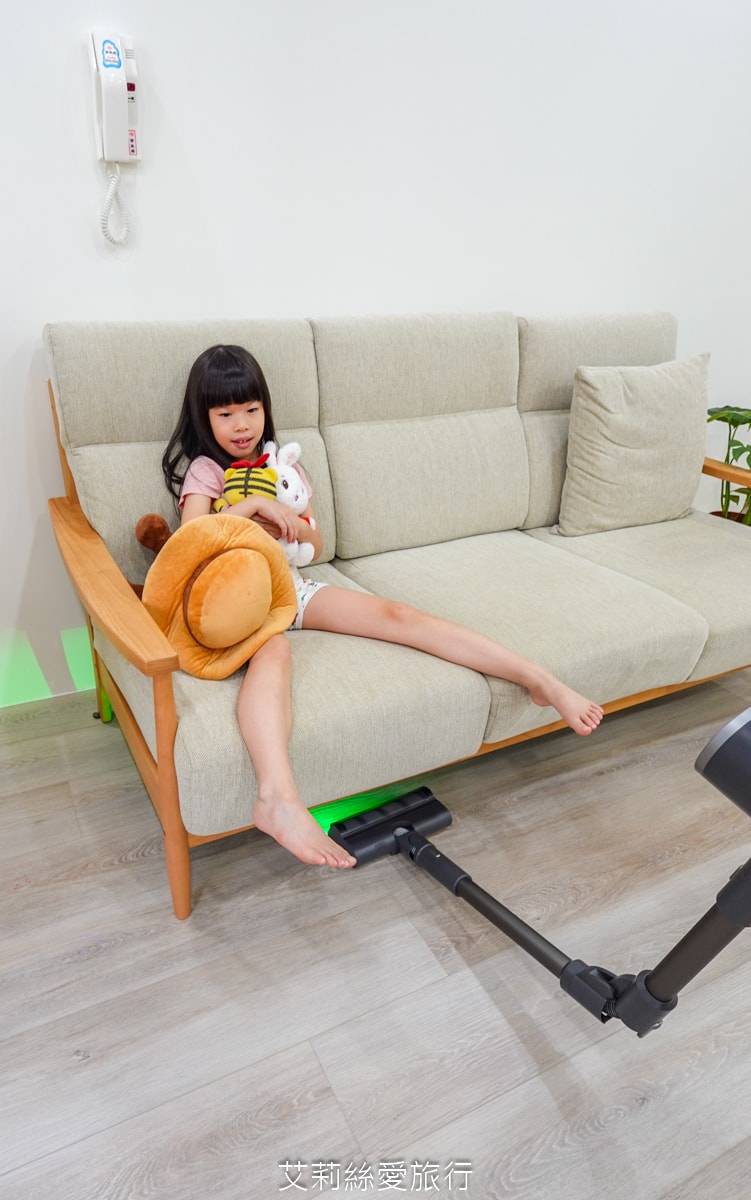 家電開箱無線吸塵器推薦！禾聯家電多功能輕巧無線吸塵器 護眼綠光顯塵好清潔 低音運轉小孩寵物都安心！