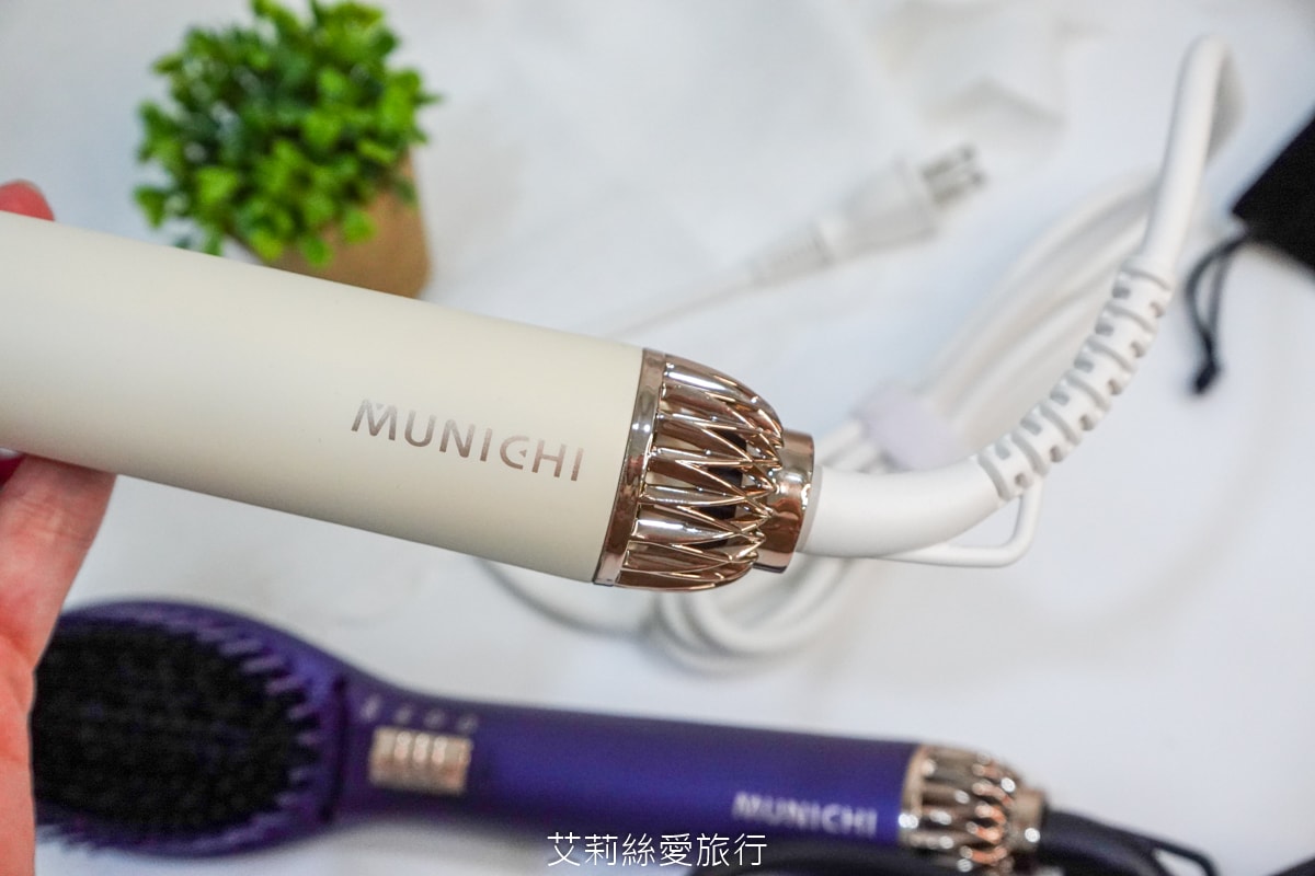 好物推薦！蓬鬆造型不求人！MUNICHI 沐尼黑溫感空氣熱風梳 65dB輕音量不擾人 梳子＆吹風機2in1 國際電壓出國也能用！