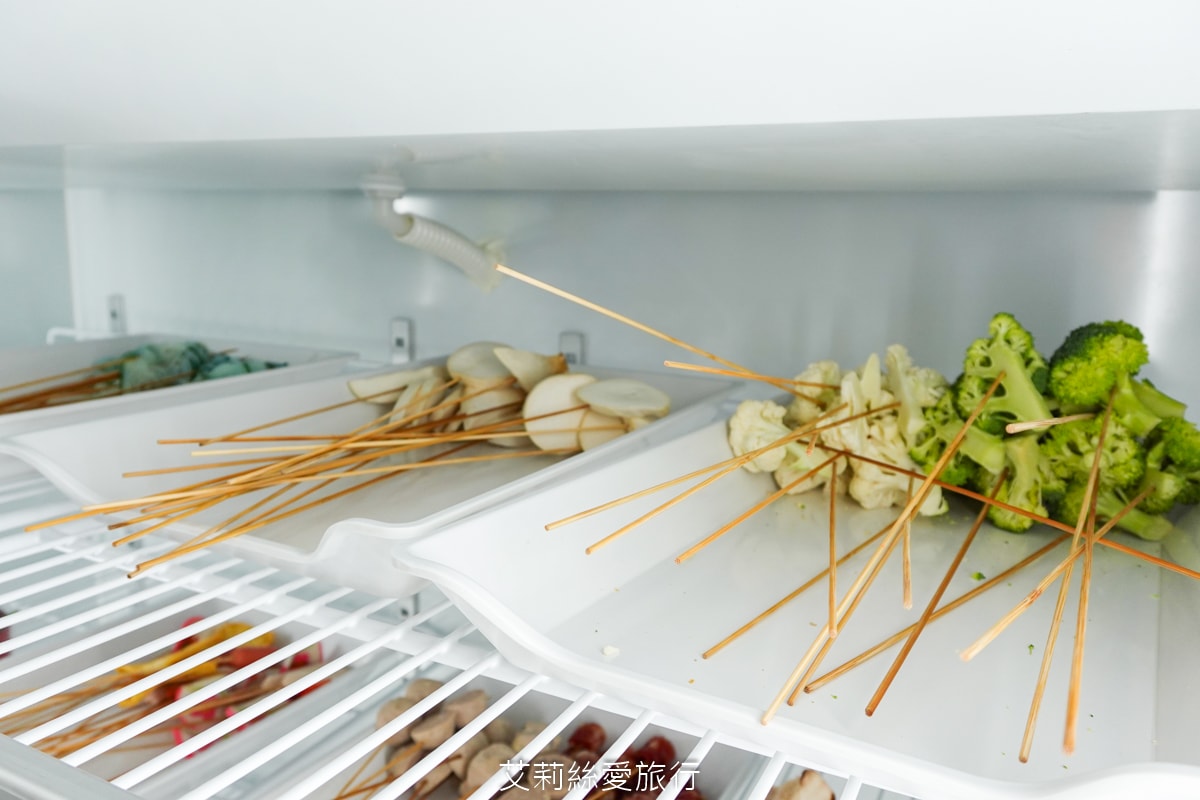 蘆洲美食！串串香每串只要10元！道地四川麻辣鍋 川香匯 串串香 重油四川麻辣豚骨鴛鴦鍋 多層次口感一吃就愛上 捷運三民高中站