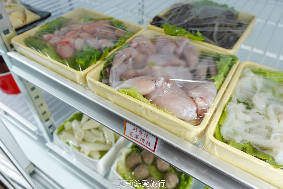 蘆洲美食！串串香每串只要10元！道地四川麻辣鍋 川香匯 串串香 重油四川麻辣豚骨鴛鴦鍋 多層次口感一吃就愛上 捷運三民高中站