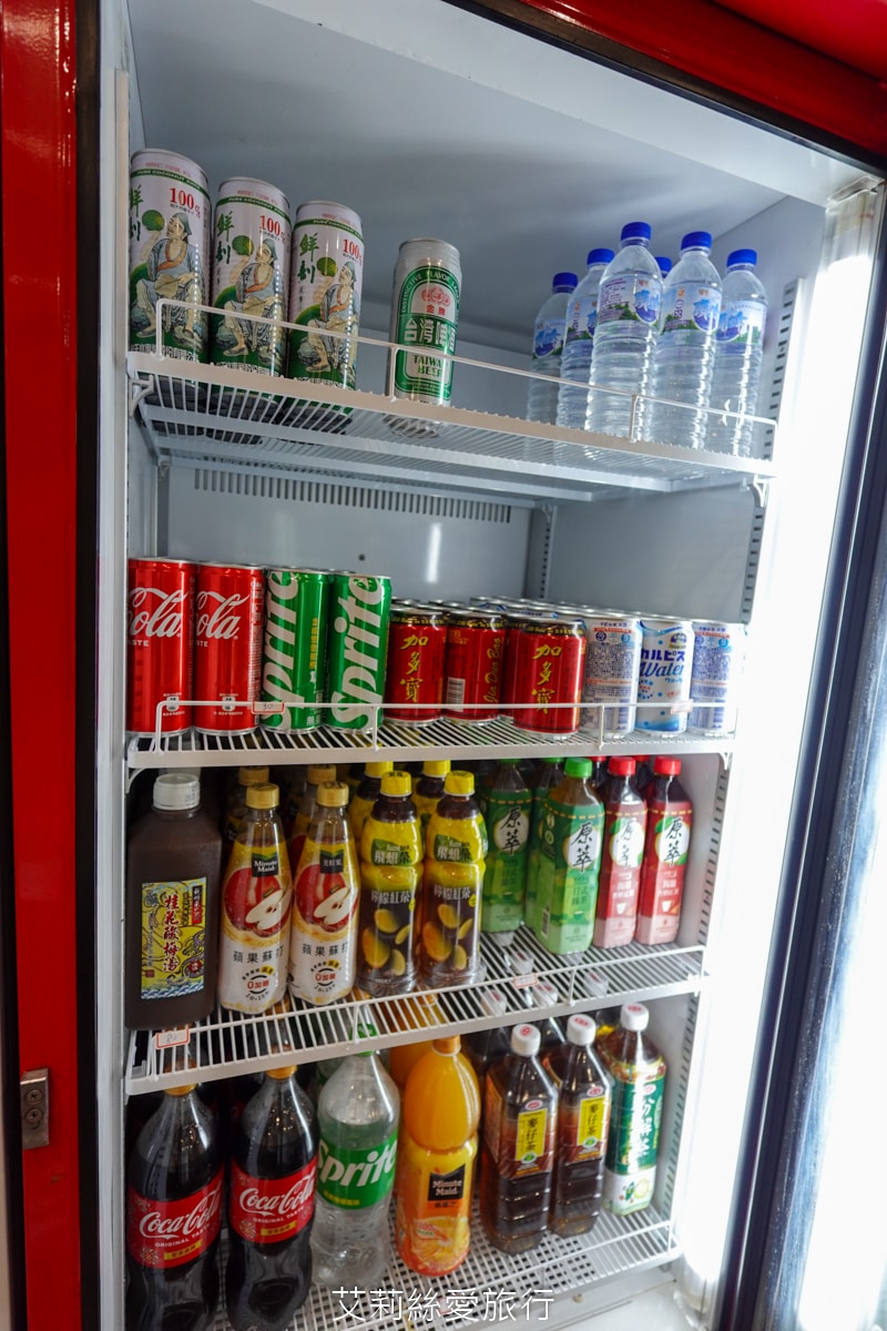 蘆洲美食！串串香每串只要10元！道地四川麻辣鍋 川香匯 串串香 重油四川麻辣豚骨鴛鴦鍋 多層次口感一吃就愛上 捷運三民高中站