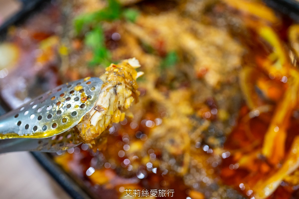 蘆洲美食！串串香每串只要10元！道地四川麻辣鍋 川香匯 串串香 重油四川麻辣豚骨鴛鴦鍋 多層次口感一吃就愛上 捷運三民高中站