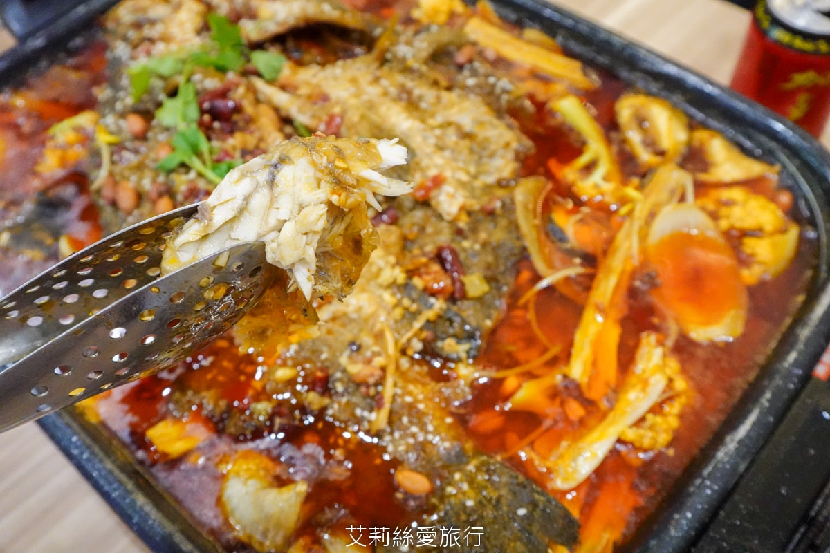 蘆洲美食！串串香每串只要10元！道地四川麻辣鍋 川香匯 串串香 重油四川麻辣豚骨鴛鴦鍋 多層次口感一吃就愛上 捷運三民高中站