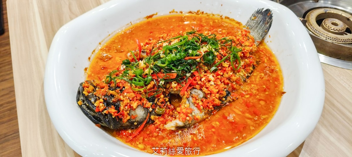 蘆洲美食！串串香每串只要10元！道地四川麻辣鍋 川香匯 串串香 重油四川麻辣豚骨鴛鴦鍋 多層次口感一吃就愛上 捷運三民高中站