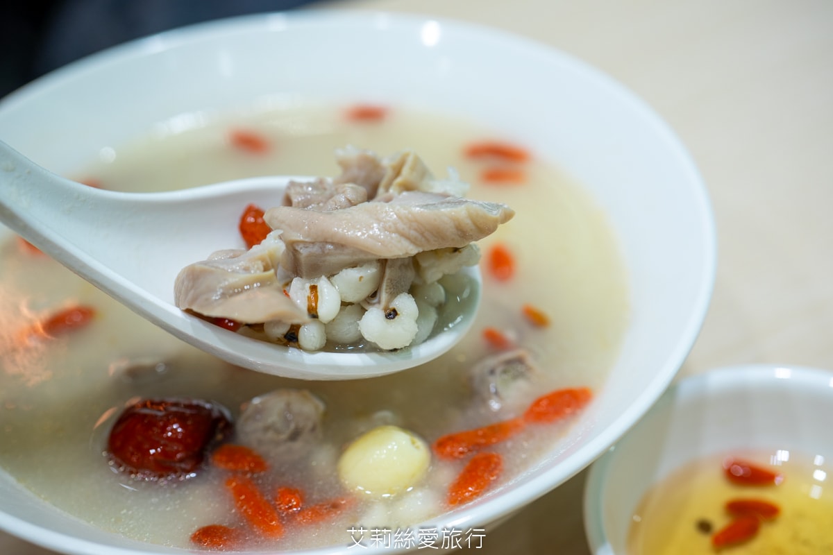 中和美食 豬一十五 古早味眷村美食 刈包 四神湯 麻油雞腿湯麵 樣樣經典台式小吃 近南勢南捷運站