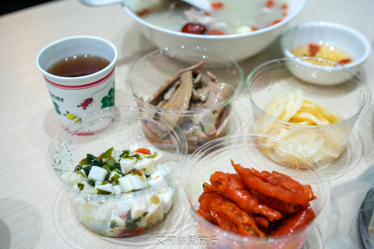 中和美食 豬一十五 古早味眷村美食 刈包 四神湯 麻油雞腿湯麵 樣樣經典台式小吃 近南勢南捷運站