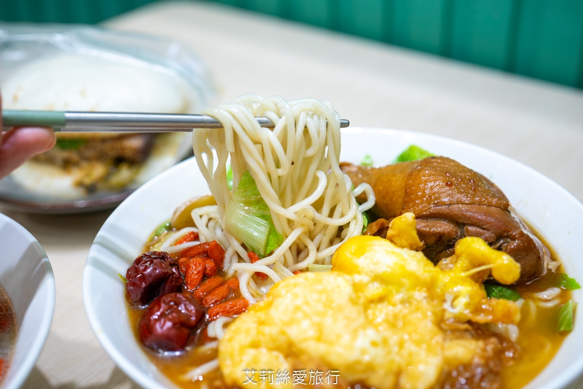 中和美食 豬一十五 古早味眷村美食 刈包 四神湯 麻油雞腿湯麵 樣樣經典台式小吃 近南勢南捷運站