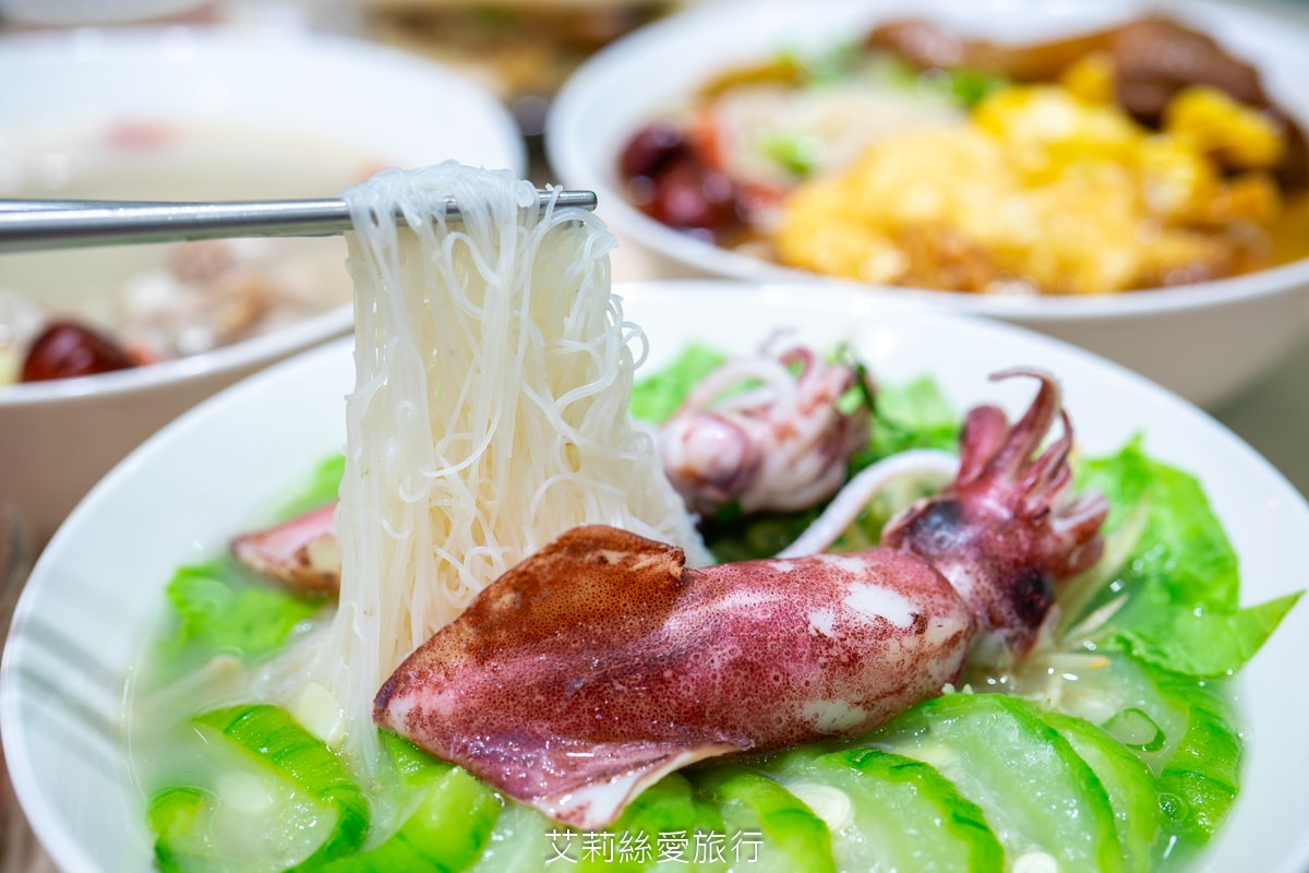 中和美食 豬一十五 古早味眷村美食 刈包 四神湯 麻油雞腿湯麵 樣樣經典台式小吃 近南勢南捷運站