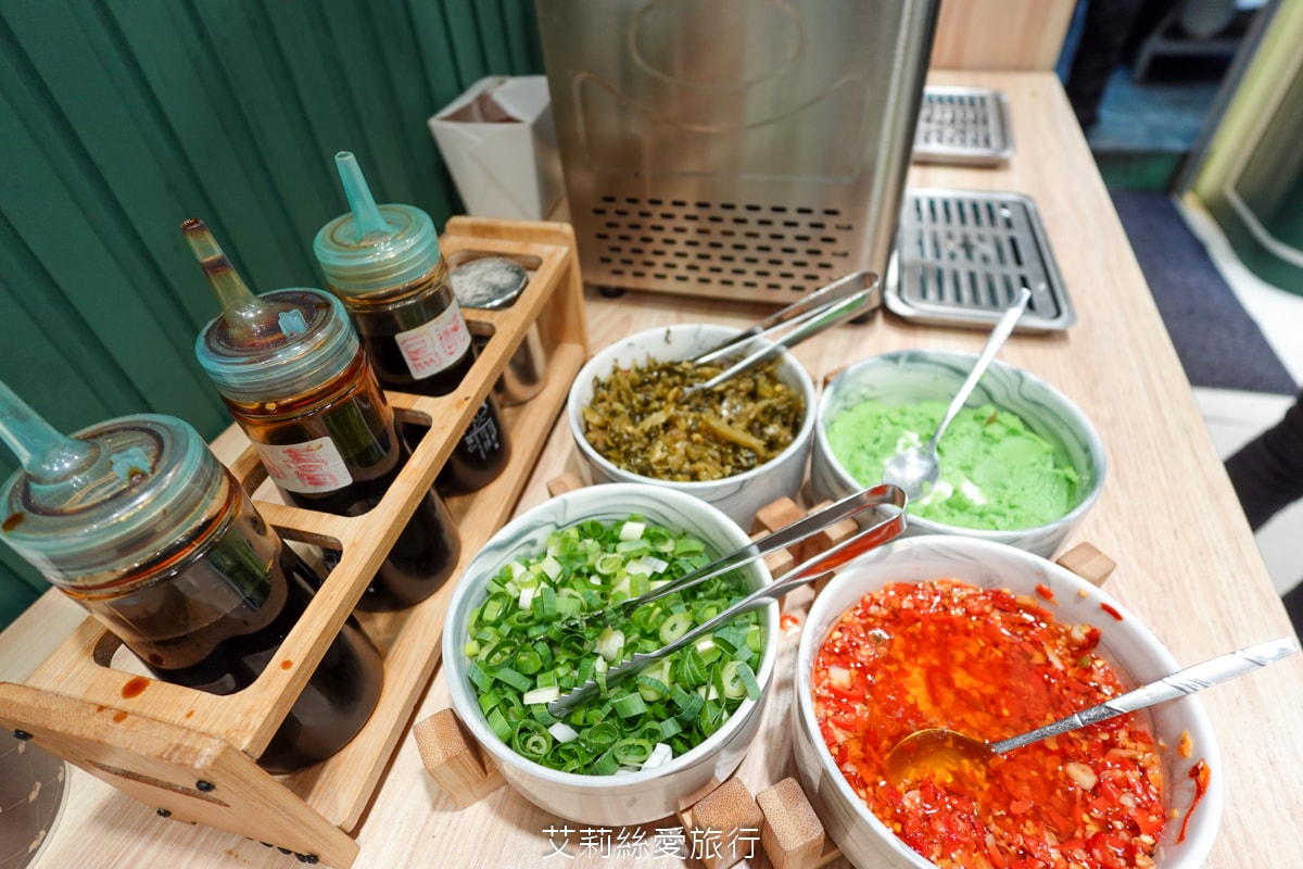 中和美食 豬一十五 古早味眷村美食 刈包 四神湯 麻油雞腿湯麵 樣樣經典台式小吃 近南勢南捷運站