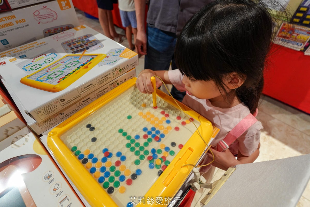 暑假限時活動！ 樂米玩具特賣會3折起！ 2025最新玩具 任選3件$299 滿2000現折200！新莊宏匯廣場