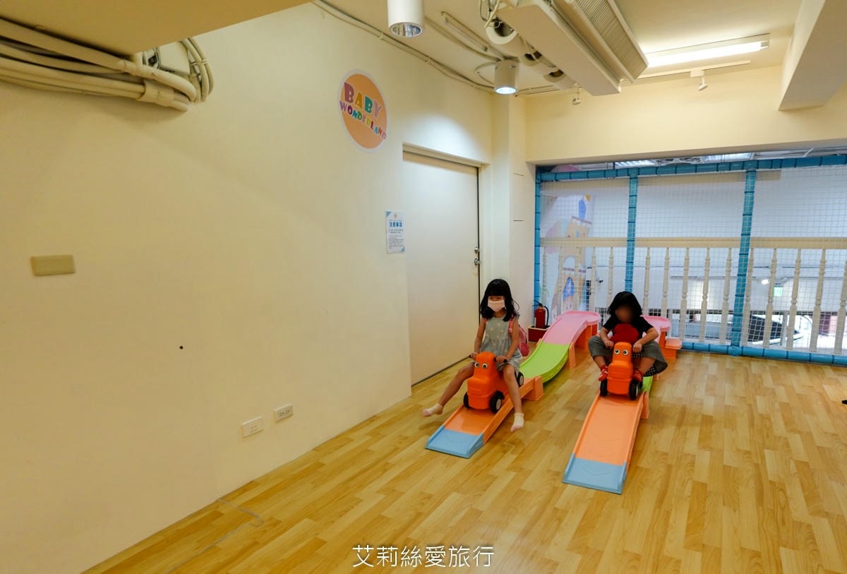 台北親子遊樂園！ 童話愛樂園  50元起一大一小入園不限時玩翻天！2層高旋轉滑梯 旋轉木馬 天然食材健康寶寶餐 捷運站附近