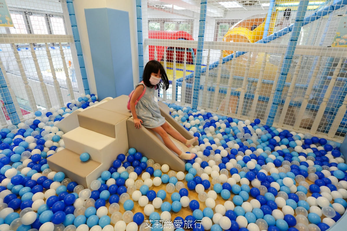 台北親子遊樂園！ 童話愛樂園  50元起一大一小入園不限時玩翻天！2層高旋轉滑梯 旋轉木馬 天然食材健康寶寶餐 捷運站附近