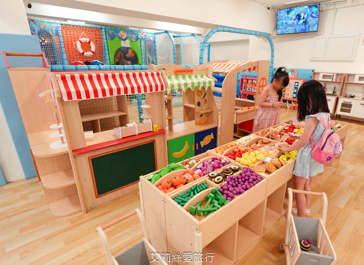 台北親子遊樂園！ 童話愛樂園  50元起一大一小入園不限時玩翻天！2層高旋轉滑梯 旋轉木馬 天然食材健康寶寶餐 捷運站附近