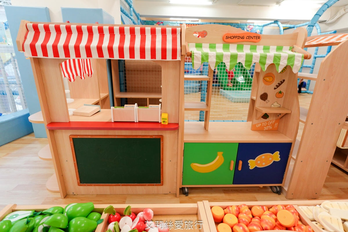 台北親子遊樂園！ 童話愛樂園  50元起一大一小入園不限時玩翻天！2層高旋轉滑梯 旋轉木馬 天然食材健康寶寶餐 捷運站附近