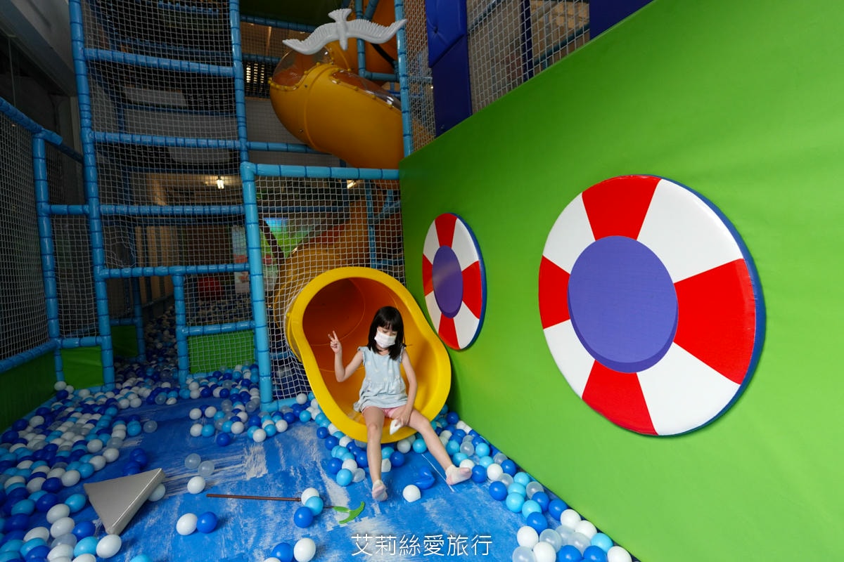 台北親子遊樂園！ 童話愛樂園  50元起一大一小入園不限時玩翻天！2層高旋轉滑梯 旋轉木馬 天然食材健康寶寶餐 捷運站附近