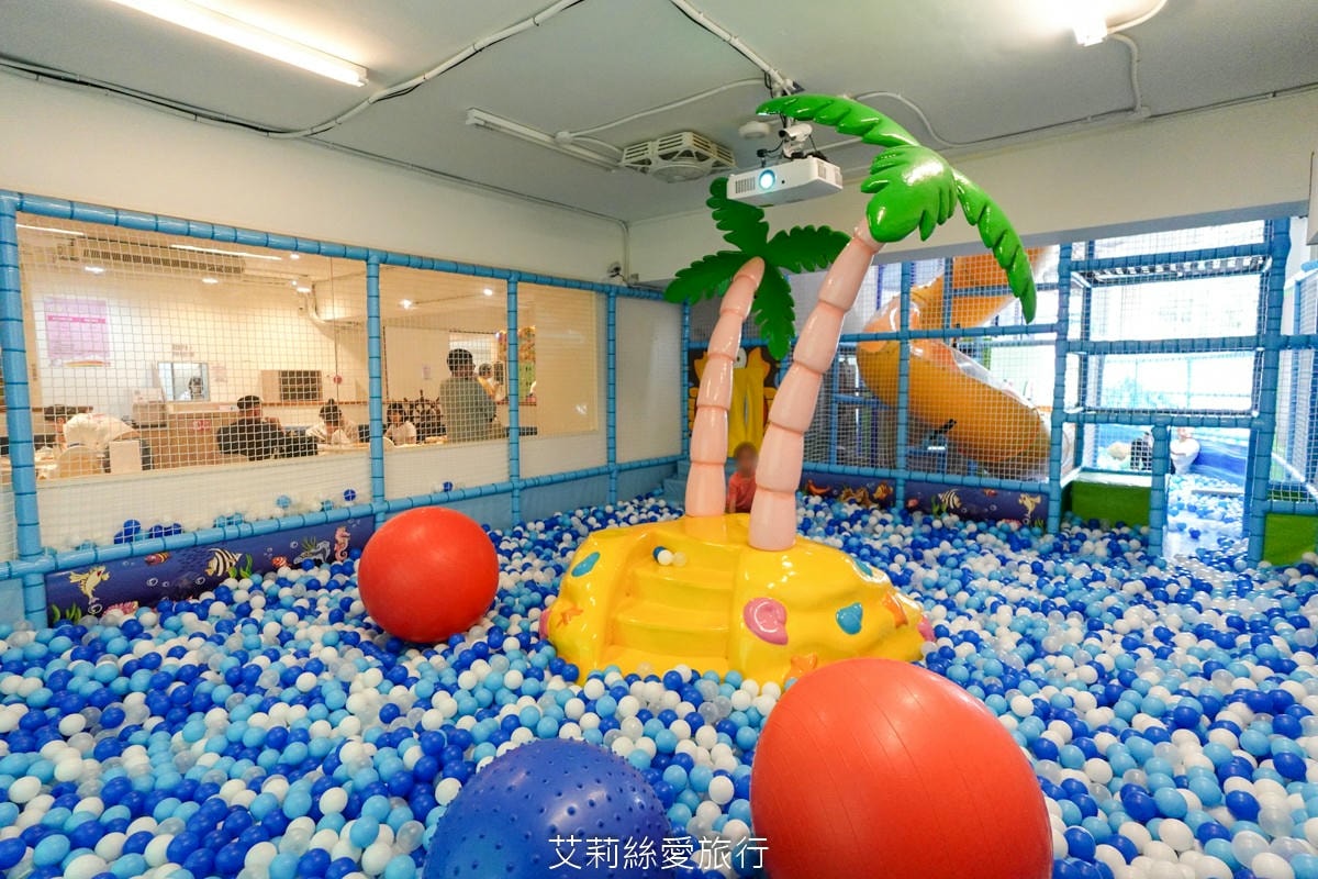 台北親子遊樂園！ 童話愛樂園  50元起一大一小入園不限時玩翻天！2層高旋轉滑梯 旋轉木馬 天然食材健康寶寶餐 捷運站附近