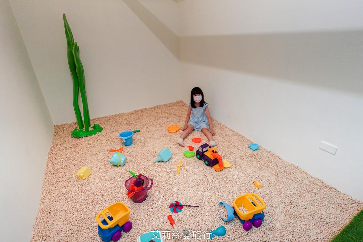 台北親子遊樂園！ 童話愛樂園  50元起一大一小入園不限時玩翻天！2層高旋轉滑梯 旋轉木馬 天然食材健康寶寶餐 捷運站附近