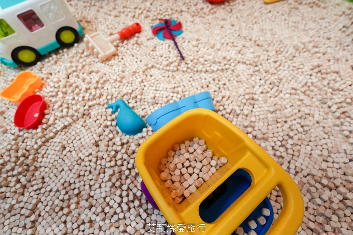 台北親子遊樂園！ 童話愛樂園  50元起一大一小入園不限時玩翻天！2層高旋轉滑梯 旋轉木馬 天然食材健康寶寶餐 捷運站附近