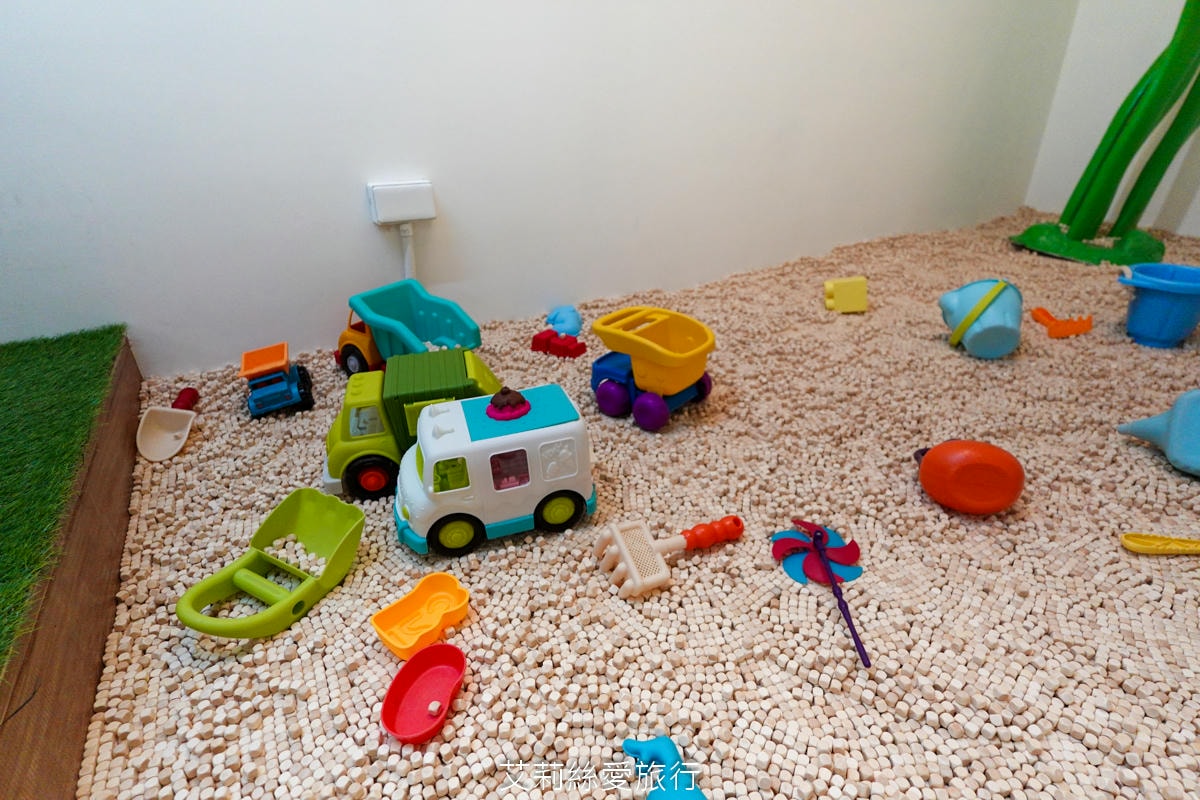 台北親子遊樂園！ 童話愛樂園  50元起一大一小入園不限時玩翻天！2層高旋轉滑梯 旋轉木馬 天然食材健康寶寶餐 捷運站附近