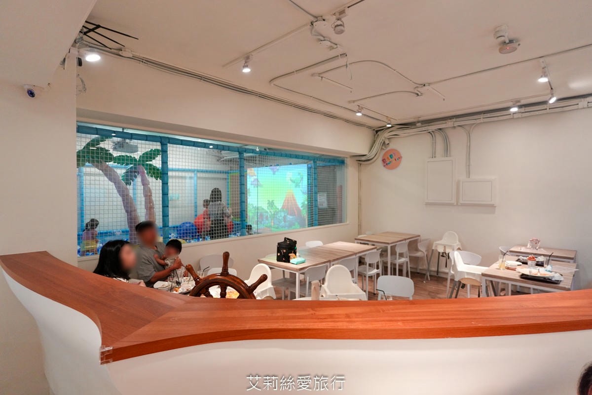 台北親子遊樂園！ 童話愛樂園  50元起一大一小入園不限時玩翻天！2層高旋轉滑梯 旋轉木馬 天然食材健康寶寶餐 捷運站附近