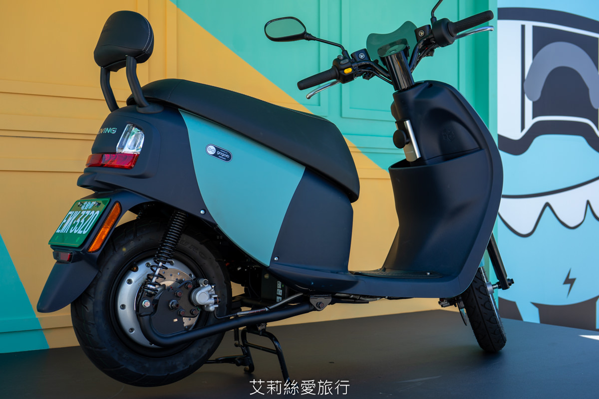 電動機車推薦 EZ1 eMOVING 復古燻綠好吸睛 市區代步輕巧好移動 - 第3張圖 中華eMOVING的EZ1復古造型好可愛,一看到實車就好心動