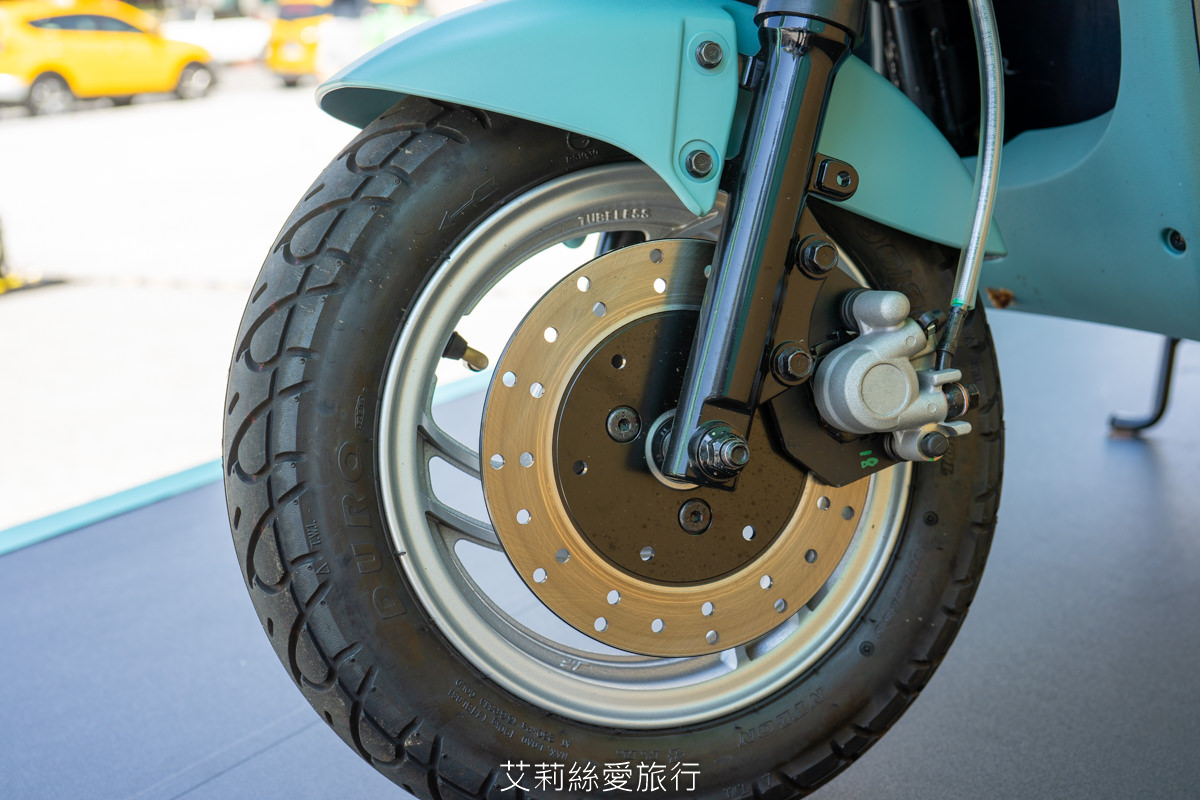 電動機車推薦 EZ1 eMOVING 復古燻綠好吸睛 市區代步輕巧好移動 - 第22張圖 EZ1 10吋輪胎,前後雙碟煞
