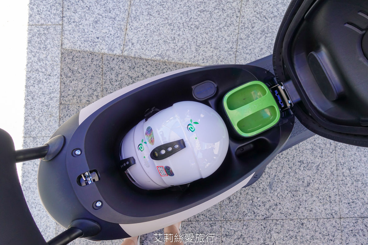 電動機車推薦 EZ1 eMOVING 復古燻綠好吸睛 市區代步輕巧好移動 - 第16張圖 ez1置物空間大,置物箱有21.6公升