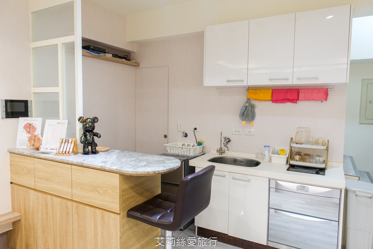 中和景點 Exhibit.生活館 中和空間租借 獨立的隱私空間可唱歌玩switch遊戲機 慶生場地 練舞教室 商務會議場地 雨天備案