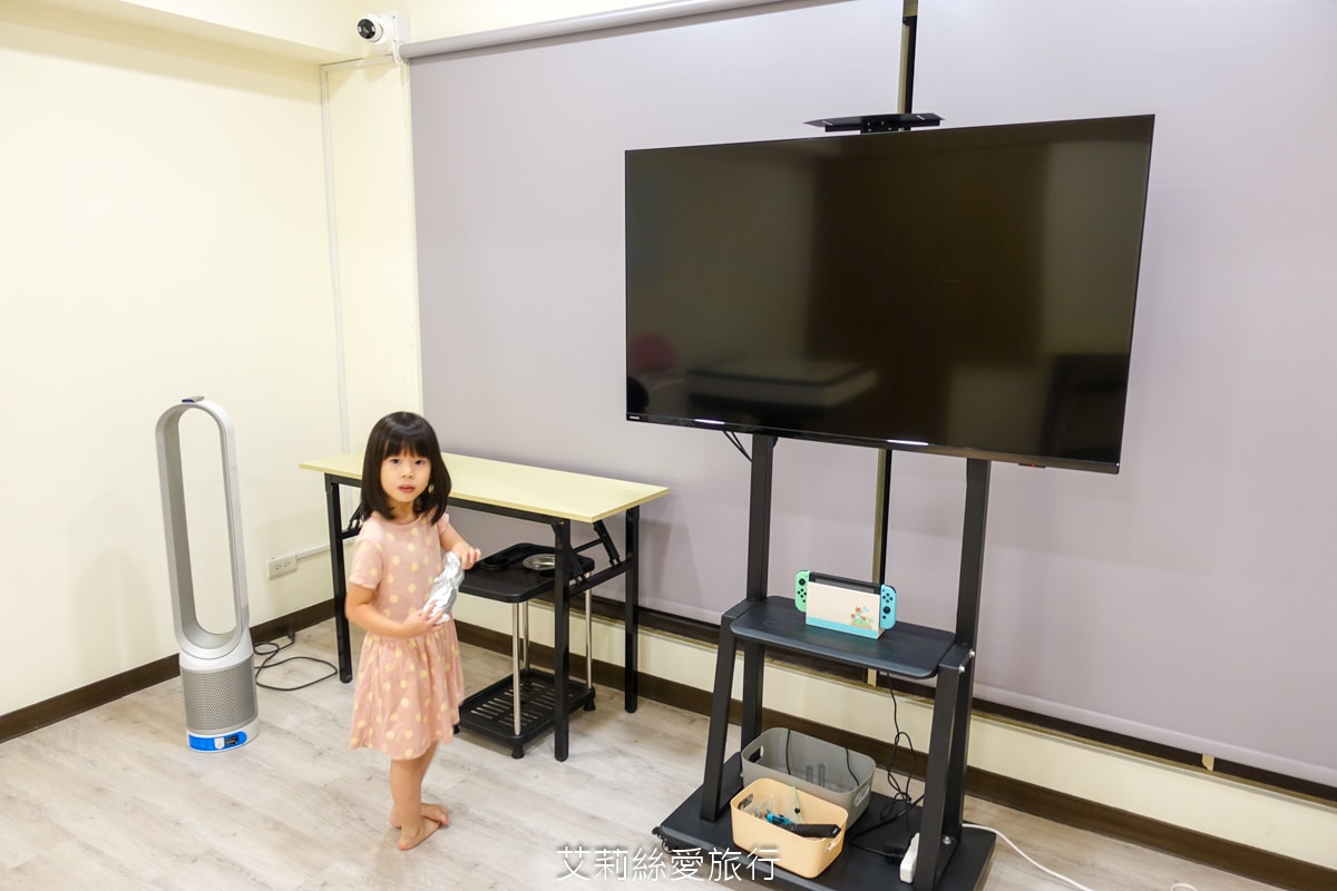 中和景點 Exhibit.生活館 中和空間租借 獨立的隱私空間可唱歌玩switch遊戲機 慶生場地 練舞教室 商務會議場地 雨天備案