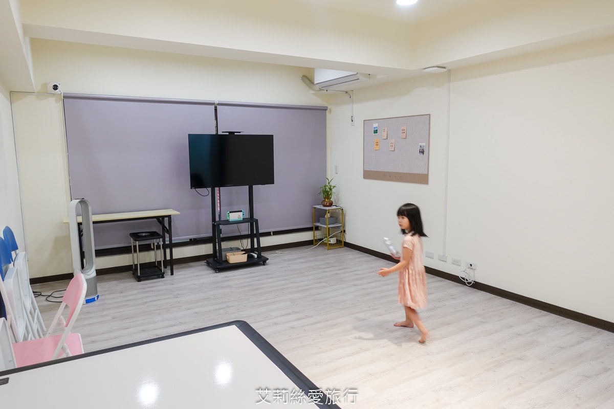 中和景點 Exhibit.生活館 中和空間租借 獨立的隱私空間可唱歌玩switch遊戲機 慶生場地 練舞教室 商務會議場地 雨天備案