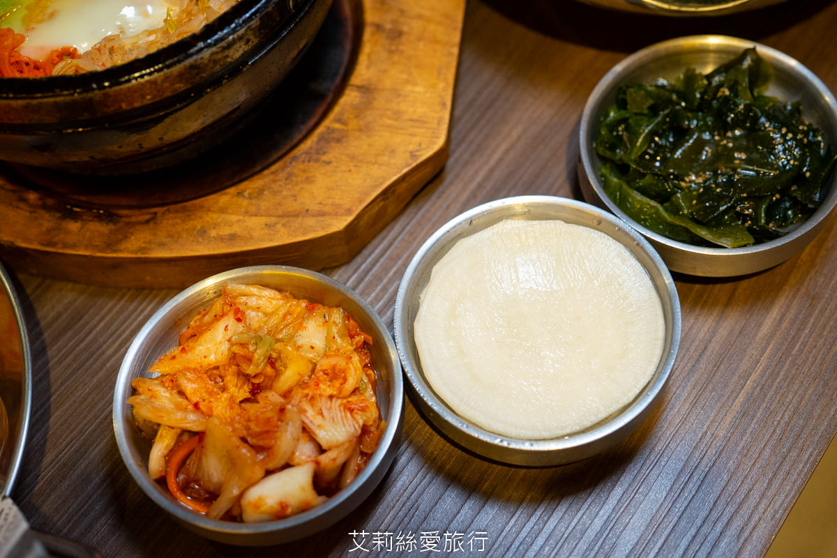 蘆洲韓式美食 That’s ok韓式餐酒館 韓國必吃 韓國一隻雞 蟹膏北海道干貝漢堡好鮮甜~辣味涼拌魷魚、PRIME翼板牛小排、韓國五花肉烤肉…吃飽飽又滿足！