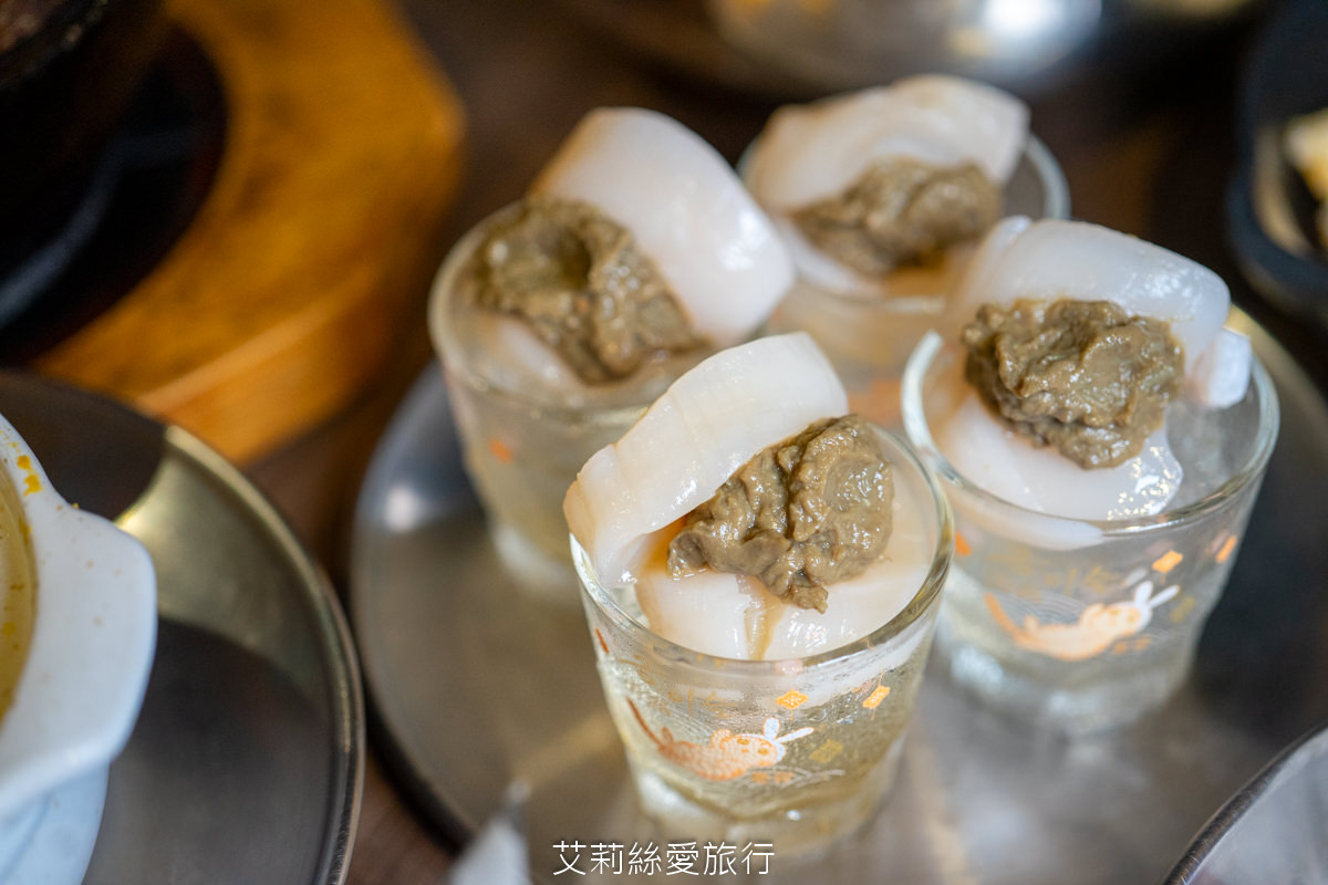 蘆洲韓式美食 That’s ok韓式餐酒館 韓國必吃 韓國一隻雞 蟹膏北海道干貝漢堡好鮮甜~辣味涼拌魷魚、PRIME翼板牛小排、韓國五花肉烤肉…吃飽飽又滿足！