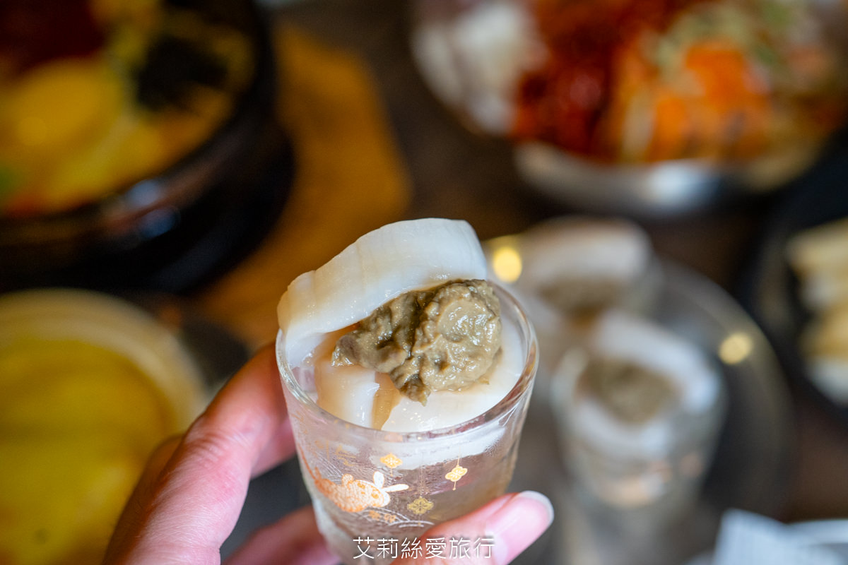 蘆洲韓式美食 That’s ok韓式餐酒館 韓國必吃 韓國一隻雞 蟹膏北海道干貝漢堡好鮮甜~辣味涼拌魷魚、PRIME翼板牛小排、韓國五花肉烤肉…吃飽飽又滿足！