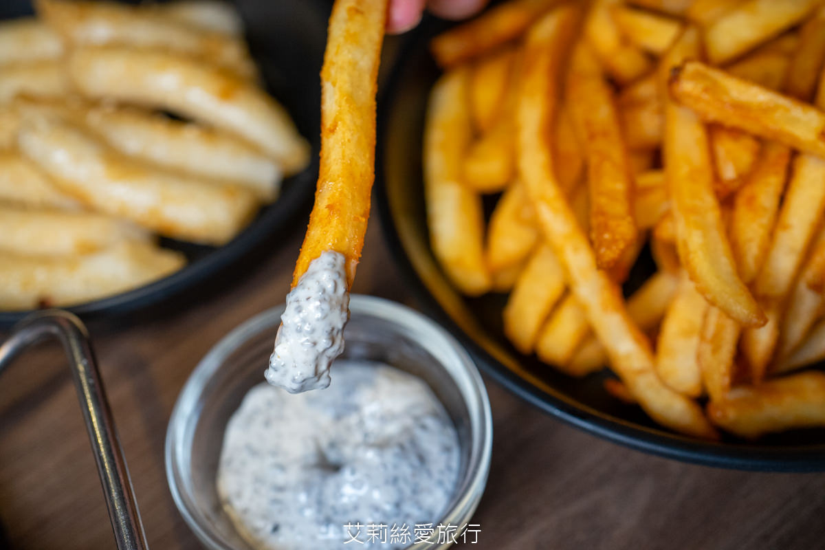 蘆洲韓式美食 That’s ok韓式餐酒館 韓國必吃 韓國一隻雞 蟹膏北海道干貝漢堡好鮮甜~辣味涼拌魷魚、PRIME翼板牛小排、韓國五花肉烤肉…吃飽飽又滿足！