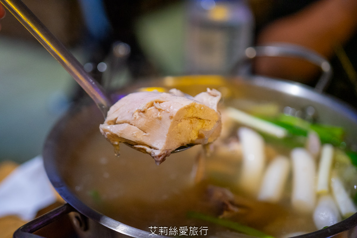 蘆洲韓式美食 That’s ok韓式餐酒館 韓國必吃 韓國一隻雞 蟹膏北海道干貝漢堡好鮮甜~辣味涼拌魷魚、PRIME翼板牛小排、韓國五花肉烤肉…吃飽飽又滿足！