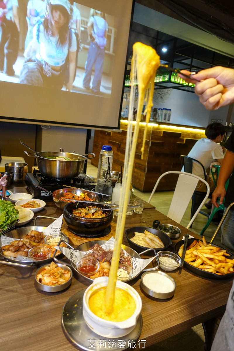 蘆洲韓式美食 That’s ok韓式餐酒館 韓國必吃 韓國一隻雞 蟹膏北海道干貝漢堡好鮮甜~辣味涼拌魷魚、PRIME翼板牛小排、韓國五花肉烤肉…吃飽飽又滿足！