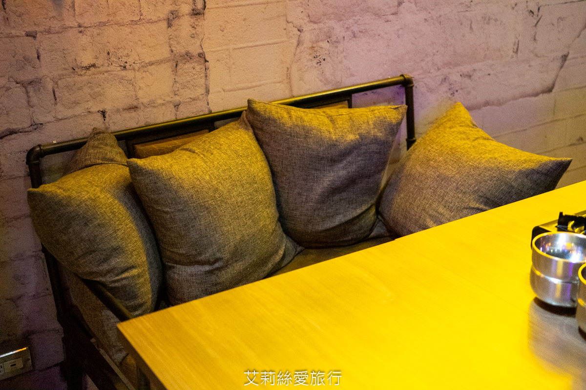 蘆洲韓式美食 That’s ok韓式餐酒館 韓國必吃 韓國一隻雞 蟹膏北海道干貝漢堡好鮮甜~辣味涼拌魷魚、PRIME翼板牛小排、韓國五花肉烤肉…吃飽飽又滿足！