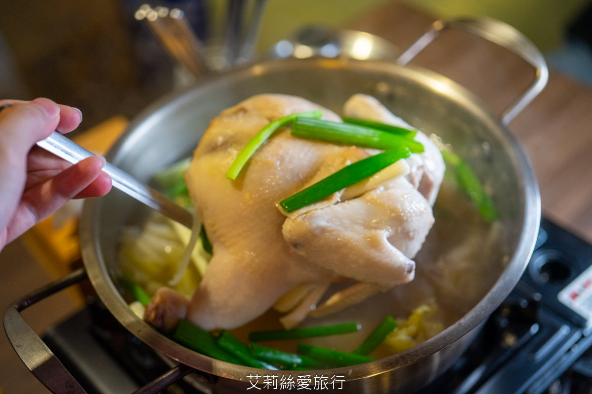 蘆洲韓式美食 That’s ok韓式餐酒館 韓國必吃 韓國一隻雞 蟹膏北海道干貝漢堡好鮮甜~辣味涼拌魷魚、PRIME翼板牛小排、韓國五花肉烤肉…吃飽飽又滿足！