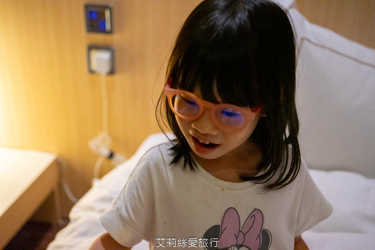 好物推薦 iLO兒童濾藍光眼鏡 39%濾藍光 戶外抗紫外線UV400 輕量化設計 通過安全測試 保護兒童眼睛 - 第14張圖 好物推薦 iLO兒童濾藍光眼鏡 39%濾藍光 戶外抗紫外線UV400 輕量化設計 通過安全測試 保護兒童眼睛